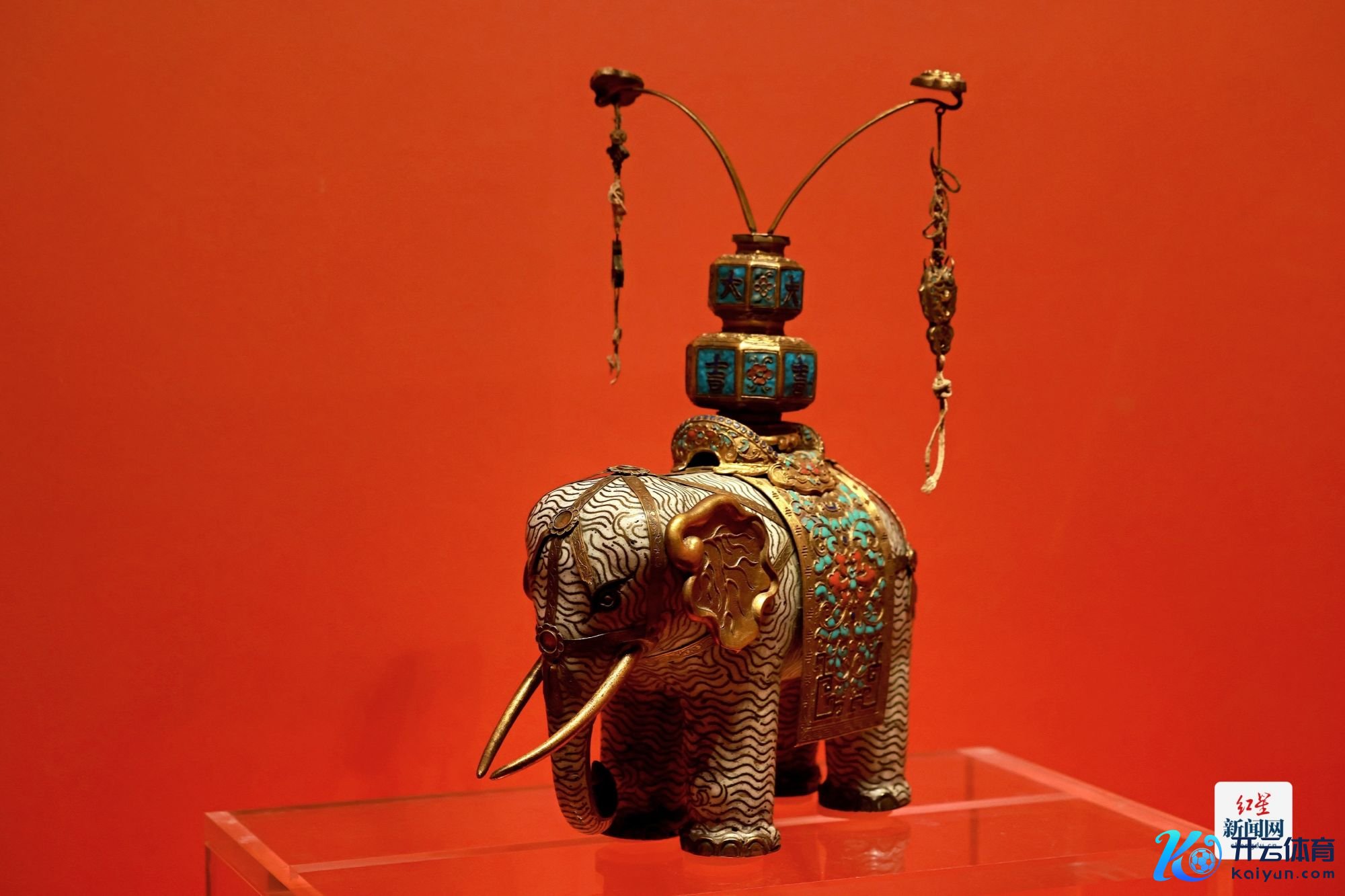 清掐丝搪瓷象驼宝瓶